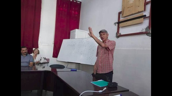 صفحة mathematiques تنعى الد عاشور أستاذ الرياضيات جيلا بعد جيل من الطلبة