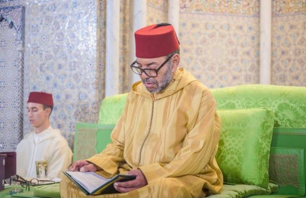 أمير المؤمنين يترأس بالرباط حفلا دينيا بمناسبة الذكرى 28 لوفاة جلالة المغفور له الملك الحسن الثاني أمير المؤمنين يترأس بالرباط حفلا دينيا بمناسبة الذكرى 28 لوفاة جلالة المغفور له الملك الحسن الثاني