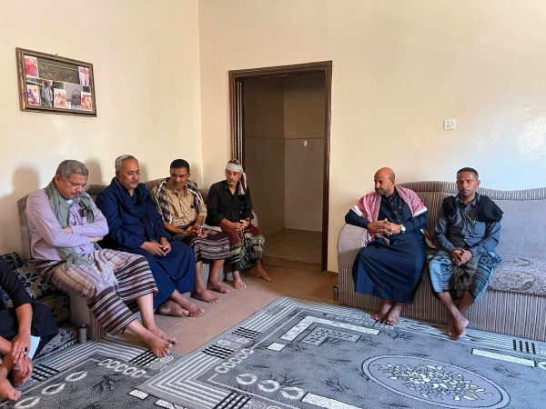 قيادة انتقالي وادي وصحراء حضرموت تزور أسرة الشهيد مناف باسبعين وتطالب بمحاسبة الجناة قيادة انتقالي وادي وصحراء حضرموت تزور أسرة الشهيد مناف باسبعين وتطالب بمحاسبة الجناة