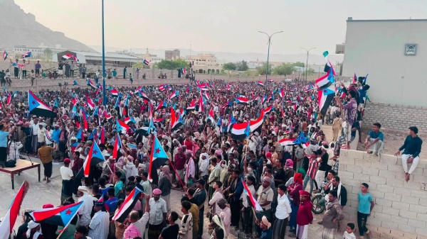 في مليونية التصعيد ضد الوصاية والاحتلال أبناء وادي حضرموت يؤكدون تمسكهم بالمجلس الانتقالي الجنوبي واستعادة دولة الجنوب في مليونية التصعيد ضد الوصاية والاحتلال أبناء وادي حضرموت يؤكدون تمسكهم بالمجلس الانتقالي الجنوبي واستعادة دولة الجنوب