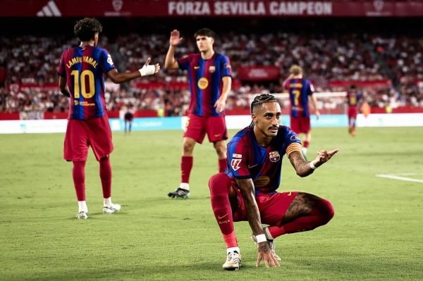 افتحوا كتب التاريخ برشلونة يكتب انتصاره السابع بتوقيع ساحر البرازيل