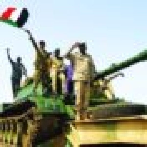 الجيش السوداني يدفع بتعزيزات كبيرة لمواقع في الصحراء الكبرى الجيش السوداني يدفع بتعزيزات كبيرة لمواقع في الصحراء الكبرى