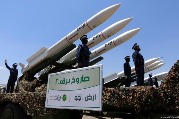 الحوثيون يلو حون بضرب أرامكو ويتوعدون بإغلاق المجال الجوي السعودي الحوثيون يلو حون بضرب أرامكو ويتوعدون بإغلاق المجال الجوي السعودي