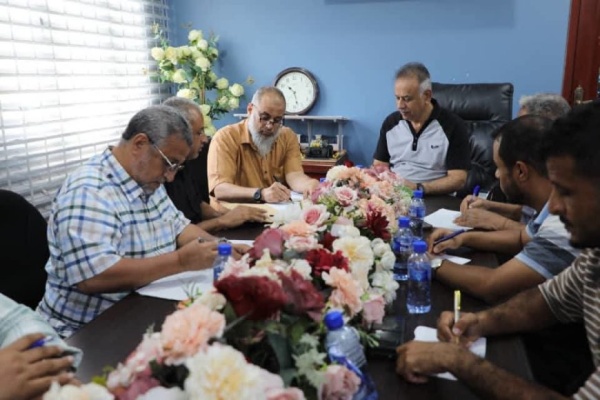فتح مظاريف مناقصتي تعشيب وصيانة ممشى المعلا الدكة وترميم وتأهيل المجمع الصحي بالمعلا فتح مظاريف مناقصتي تعشيب وصيانة ممشى المعلا الدكة وترميم وتأهيل المجمع الصحي بالمعلا