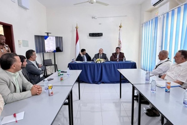 نائب وزير المالية يطلع على سير العمل في مكتب مصلحة الضرائب في مأرب نائب وزير المالية يطلع على سير العمل في مكتب مصلحة الضرائب في مأرب