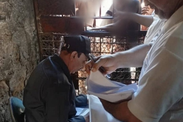 بتوجيهات النائب العام رئيس شعبة السجون بالنيابة العامة يتفقد أوضاع الموقوفين في عدد من أماكن الاحتجاز والسجون بتعز ولحج بتوجيهات النائب العام رئيس شعبة السجون بالنيابة العامة يتفقد أوضاع الموقوفين في عدد من أماكن الاحتجاز والسجون بتعز ولحج