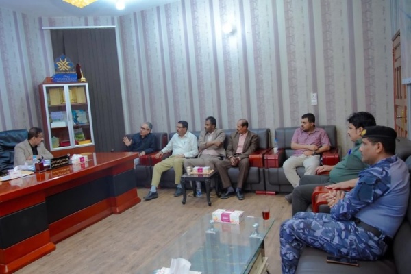 المحافظ بن الوزير يترأس اجتماع اللجنة المختصة للخدمات ويوجه بالبدء بالتجهيزات الخدمية للمنطقة الصناعية غرب عتق المحافظ بن الوزير يترأس اجتماع اللجنة المختصة للخدمات ويوجه بالبدء بالتجهيزات الخدمية للمنطقة الصناعية غرب عتق