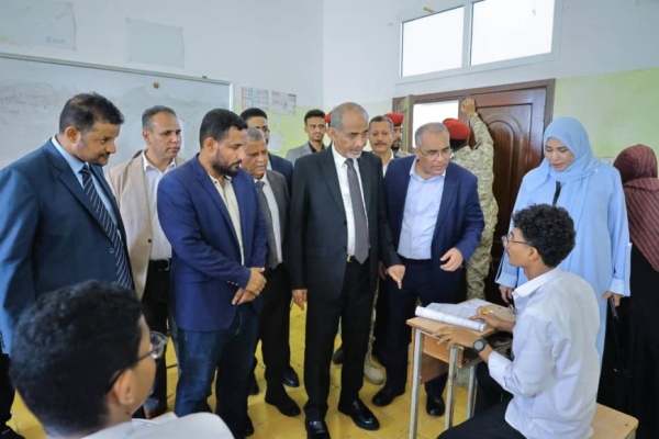 عضو الرئاسي الصبيحي والوزير العبادي يدشنان اختبارات الثانوية العامة في المحافظات المحررة من العاصمة المؤقتة عدن