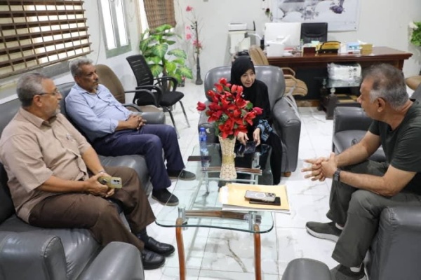 اجتماع لمناقشة المشاريع الاستثمارية والخدمية الخاصة بمديرية المعلا خاص
