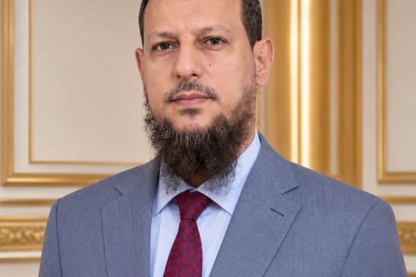 المحافظ عبد الرحمن شيخ يعزي أسر ضحايا حادث الانفجار بمعسكر العمالقة ويوجه بمعالجة الجرحى وفتح تحقيق عاجل المحافظ عبد الرحمن شيخ يعزي أسر ضحايا حادث الانفجار بمعسكر العمالقة ويوجه بمعالجة الجرحى وفتح تحقيق عاجل