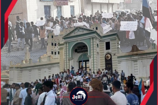 مسيرة شعبية غاضبة في سيئون تندد بانهيار الكهرباء وتطالب برحيل قوات الطوارئ