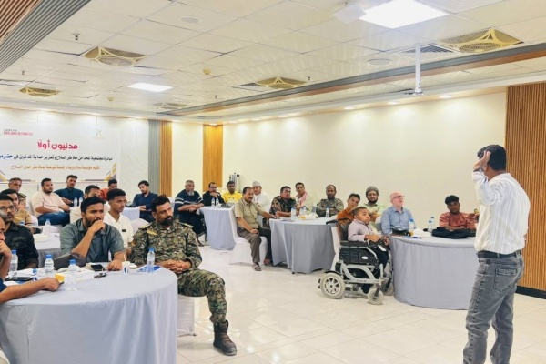 المدير العام لأمن ساحل حضرموت يدشن جلسة توعوية حول مخاطر حمل السلاح وتعزيز حماية المدنيين المدير العام لأمن ساحل حضرموت يدشن جلسة توعوية حول مخاطر حمل السلاح وتعزيز حماية المدنيين