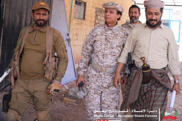 قائد الفرقة الثالثة بالعبر يلتقي مدير دائرة الإعلام لقوات درع الوطن لبحث تطوير العمل الإعلامي العسكري قائد الفرقة الثالثة بالعبر يلتقي مدير دائرة الإعلام لقوات درع الوطن لبحث تطوير العمل الإعلامي العسكري