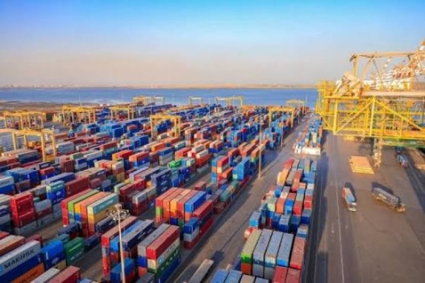 أحداث بحرية غامضة في خليج عدن تؤثر على حركة التجارة والأسعار أحداث بحرية غامضة في خليج عدن تؤثر على حركة التجارة والأسعار