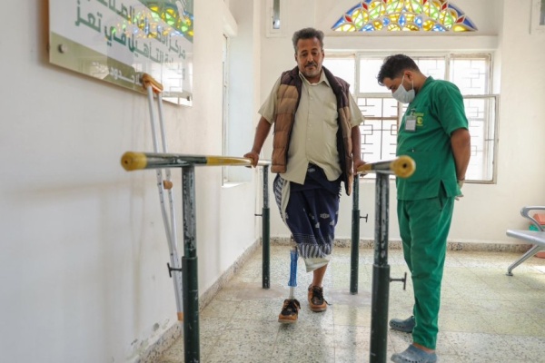 مركز الأطراف الصناعية بتعز يقدم خدماته الطبية لـ 576 مستفيد ا خلال يونيو الماضي مركز الأطراف الصناعية بتعز يقدم خدماته الطبية لـ 576 مستفيد ا خلال يونيو الماضي