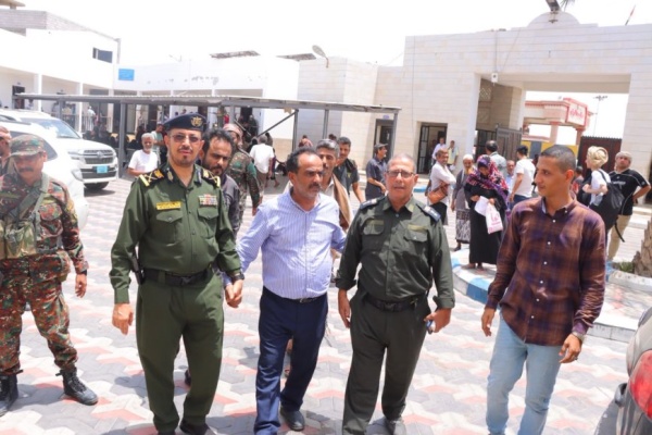 مدير عام خور مكسر يستقبل وكيل وزارة الداخلية لقطاع الخدمات المدنية ويطلعان على سير العمل بمركز الأحوال المدنية مدير عام خور مكسر يستقبل وكيل وزارة الداخلية لقطاع الخدمات المدنية ويطلعان على سير العمل بمركز الأحوال المدنية