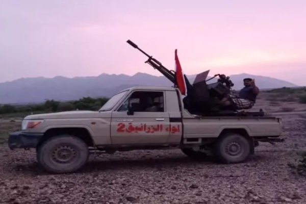 ميليشيا الحوثي تشن هجوم ا على مواقع عسكرية تابعة للواء 14 مشاة في الحديدة ميليشيا الحوثي تشن هجوم ا على مواقع عسكرية تابعة للواء 14 مشاة في الحديدة
