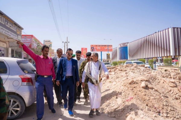 المحافظ بن الوزير يدشن أعمال مشروع توسعة وتأهيل شارع الأربعين بمدينة عتق المحافظ بن الوزير يدشن أعمال مشروع توسعة وتأهيل شارع الأربعين بمدينة عتق