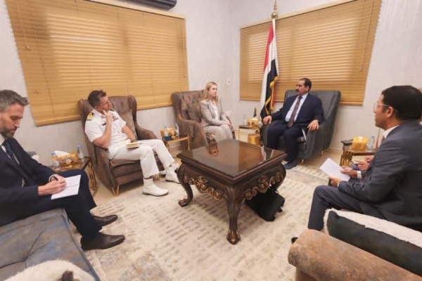 وزير الداخلية يبحث مع نائبة سفيرة المملكة المتحدة تعزيز التعاون الأمني وزير الداخلية يبحث مع نائبة سفيرة المملكة المتحدة تعزيز التعاون الأمني