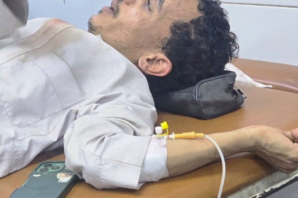 عاجل إعلامي يتعرض لاعتداء خلال تغطيته تظاهرة في ساحة العروض بعدن عاجل إعلامي يتعرض لاعتداء خلال تغطيته تظاهرة في ساحة العروض بعدن
