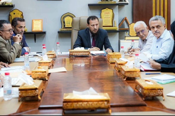 برئاسة المحافظ عبد الرحمن شيخ إقرار حزمة من المشاريع في قطاعات الطرق والمياه والصرف الصحي والأشغال العامة برئاسة المحافظ عبد الرحمن شيخ إقرار حزمة من المشاريع في قطاعات الطرق والمياه والصرف الصحي والأشغال العامة