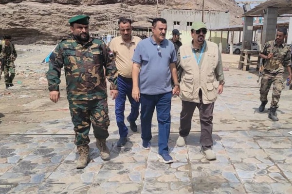 مدير البريقة وممثل من اليونبس يطلعان على إحتياجات المديرية من المشاريع الخدمية والإنمائية مدير البريقة وممثل من اليونبس يطلعان على إحتياجات المديرية من المشاريع الخدمية والإنمائية