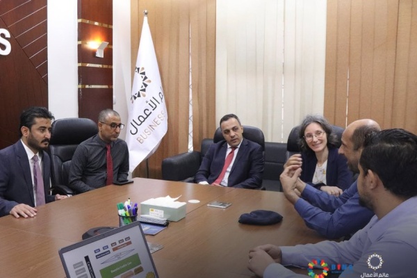 سفيرة فرنسا لدى اليمن تزور شركة عالم الأعمال للدراسات والاستثمار ومؤسسة حاضنة بناء لريادة الأعمال سفيرة فرنسا لدى اليمن تزور شركة عالم الأعمال للدراسات والاستثمار ومؤسسة حاضنة بناء لريادة الأعمال