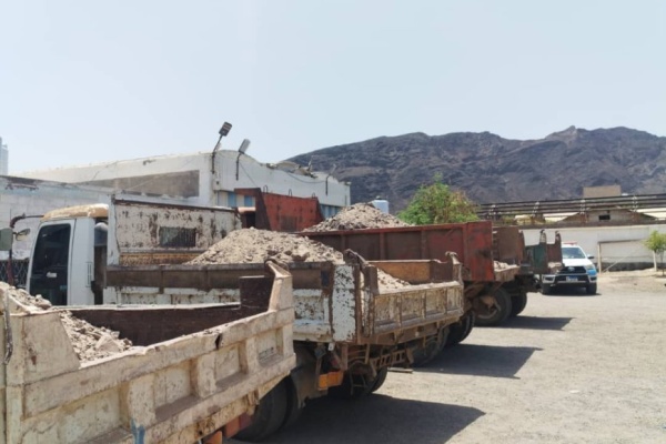 بعد سنوات من البسط عليها مدير عام البريقة بعدن يستعيد المحاجر إلى الدولة ويشدد بمحاسبة المعتدين بعد سنوات من البسط عليها مدير عام البريقة بعدن يستعيد المحاجر إلى الدولة ويشدد بمحاسبة المعتدين