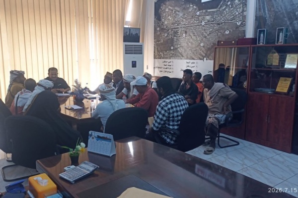 المدير االعام لتنفيذي لصندوق النظافة بعدن يناقش مع النقابة أوضاع العمال والتطبيب والجمعية السكنية المدير االعام لتنفيذي لصندوق النظافة بعدن يناقش مع النقابة أوضاع العمال والتطبيب والجمعية السكنية