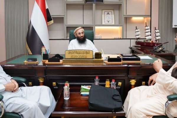 خلال لقائه قيادة مؤسسة العادل وزير الأوقاف يجدد التزام الوزارة بدعم برامج تحفيظ القرآن وتأهيل الكوادر خلال لقائه قيادة مؤسسة العادل وزير الأوقاف يجدد التزام الوزارة بدعم برامج تحفيظ القرآن وتأهيل الكوادر