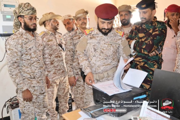قائد الفرقة الثالثة بقوات درع الوطن يتفقد اللواءين الأول والثاني في العبر ويؤكد رفع الجاهزية القتالية قائد الفرقة الثالثة بقوات درع الوطن يتفقد اللواءين الأول والثاني في العبر ويؤكد رفع الجاهزية القتالية