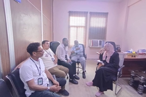 رئيسة الاتحاد العام لنقابات عمال العاصمة عدن تلتقي بنقابة عمال مصافي عدن رئيسة الاتحاد العام لنقابات عمال العاصمة عدن تلتقي بنقابة عمال مصافي عدن
