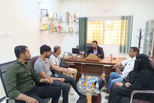 الدكتور بن نويصر يلتقي مؤسسة الطبيب الزائر التنموية لمناقشة تدخلاتها في القطاع الصحي بساحل حضرموت الدكتور بن نويصر يلتقي مؤسسة الطبيب الزائر التنموية لمناقشة تدخلاتها في القطاع الصحي بساحل حضرموت
