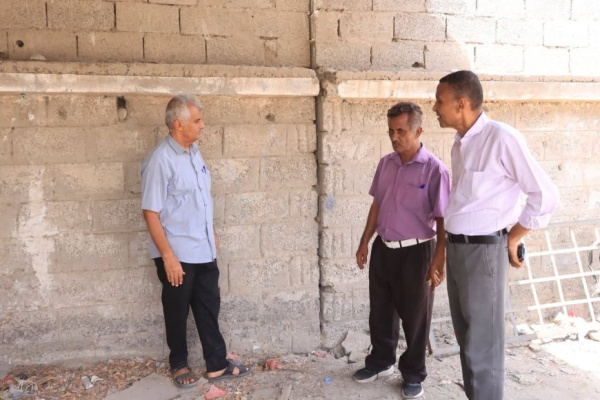أشغال دارسعد وإدارة التربية بالمديرية يتابعا التجهيزات الأخيرة للبدء في إعادة تأهيل وترميم عدد من أسوار المدارس الحكومية أشغال دارسعد وإدارة التربية بالمديرية يتابعا التجهيزات الأخيرة للبدء في إعادة تأهيل وترميم عدد من أسوار المدارس الحكومية