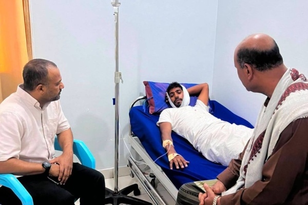 الوكيل المساعد باعلوي يطمئن على المواطن محمد بن خميس ويدين الاعتداء عليه ويشيد بإجراءات ملاحقة الجناة في أبين الوكيل المساعد باعلوي يطمئن على المواطن محمد بن خميس ويدين الاعتداء عليه ويشيد بإجراءات ملاحقة الجناة في أبين
