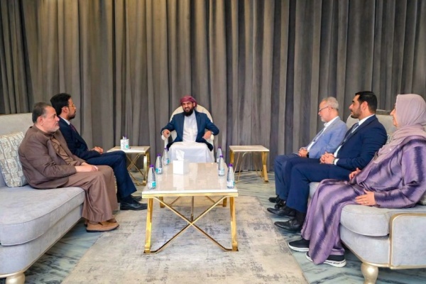 المحر مي يستقبل قيادة هيئة التشاور والمصالحة لمناقشة تداعيات التصعيد الحوثي والإجراءات الحكومية