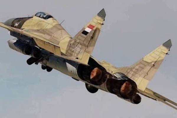 صنعاء تستيقظ على انفجار مدو وتحليق كثيف