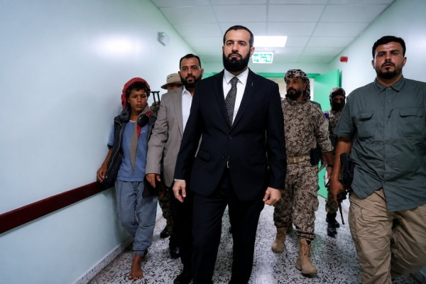 عاجل محافظ أبين يوقف مدير مستشفى الرازي ويحيله إلى التحقيق خلال زيارة مفاجئة عاجل محافظ أبين يوقف مدير مستشفى الرازي ويحيله إلى التحقيق خلال زيارة مفاجئة
