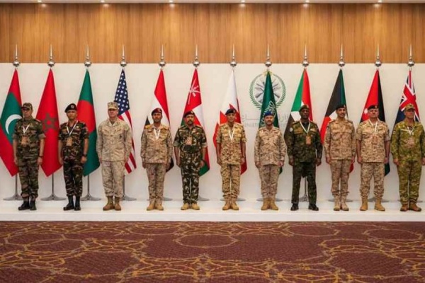 السعودية تقود تحالف ا بحري ا دفاعي ا من 12 دولة لحماية الملاحة في البحر الأحمر وباب المندب