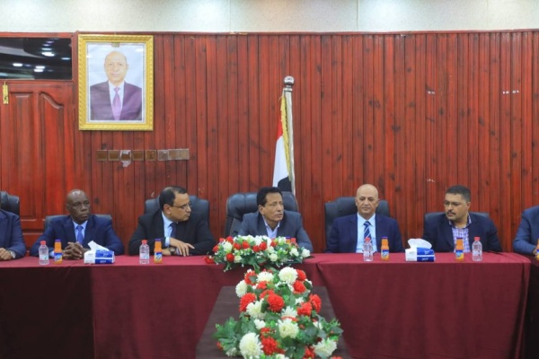 محافظ المهرة يجتمع بوزيري الزراعة والمياه وممثل الفاو لبحث احتياجات المحافظة محافظ المهرة يجتمع بوزيري الزراعة والمياه وممثل الفاو لبحث احتياجات المحافظة