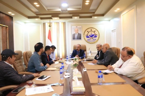 وزير النقل يترأس اجتماعا لمناقشة أوضاع ميناء الوديعة البري وزير النقل يترأس اجتماعا لمناقشة أوضاع ميناء الوديعة البري
