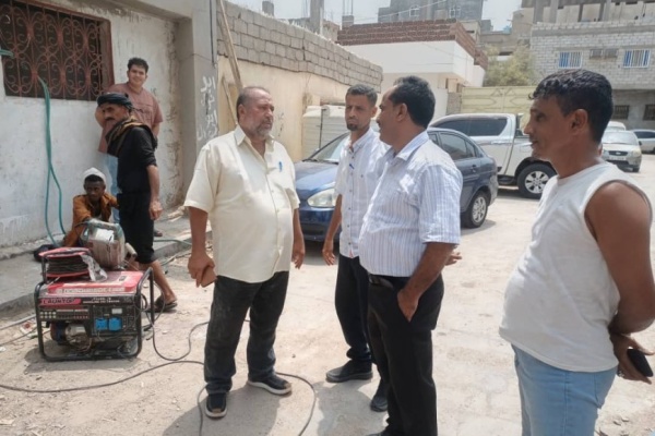 مدير عام خورمكسر يطلع على أعمال استبدال خط الصرف الصحي في حي القاعدة الإدارية مدير عام خورمكسر يطلع على أعمال استبدال خط الصرف الصحي في حي القاعدة الإدارية