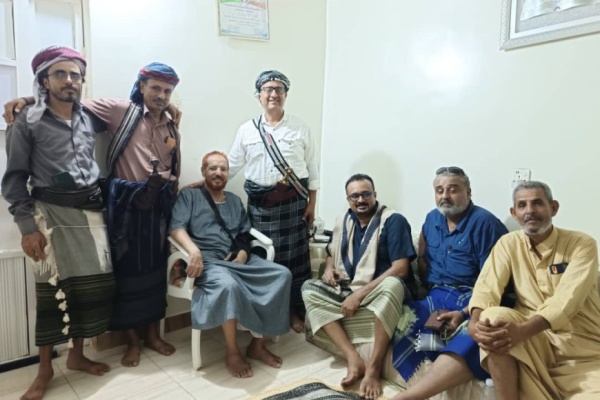 قيادة مجلس المستقبل الجنوبي بالعاصمة عدن تزور عميد الأسرى الشيخ أحمد عمر العبادي المرقشي قيادة مجلس المستقبل الجنوبي بالعاصمة عدن تزور عميد الأسرى الشيخ أحمد عمر العبادي المرقشي