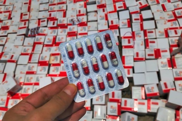 بعملية أمنية نوعية قوات طوق العاصمة عدن تضبط نحو 400 ألف قرص من البريجابالين في نقطة العلم بعملية أمنية نوعية قوات طوق العاصمة عدن تضبط نحو 400 ألف قرص من البريجابالين في نقطة العلم