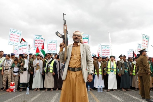 اول رد حوثي على فرض رسوم على مرور السفن عبر باب المندب