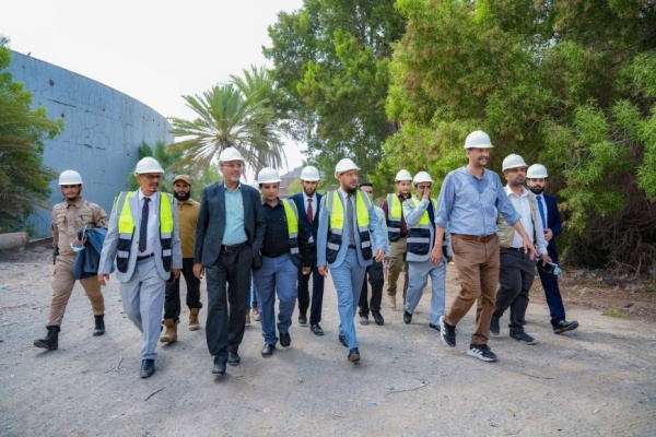 المحافظ شيخ يط لع على اللمسات الأخيرة للخزان الجديد ومختبر فحص المياه في البرزخ ويوجه بالبدء بتأهيل الخزان القديم