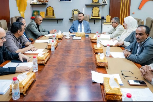 المحافظ شيخ يترأس اجتماع ا للوقوف أمام التحديات التي تواجه القطاع التربوي والتحضيرات لانطلاق العام الدراسي الجديد المحافظ شيخ يترأس اجتماع ا للوقوف أمام التحديات التي تواجه القطاع التربوي والتحضيرات لانطلاق العام الدراسي الجديد