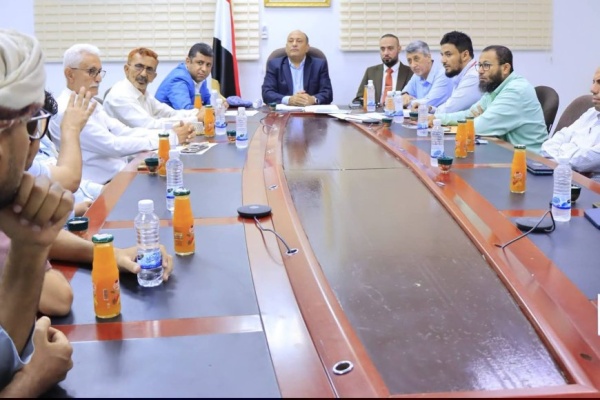 نائب وزير الصناعة والتجارة يناقش مع كبار مستوردي السكر البرازيلي إجراءات فحص علامة ub ويؤكد سلامة بقية المنتجات المتداولة في الأسواق