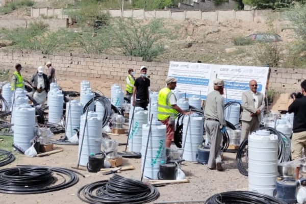 العون للاستجابة والتنمية توزع مستلزمات زراعية وشبكات ري بالتنقيط في تعز العون للاستجابة والتنمية توزع مستلزمات زراعية وشبكات ري بالتنقيط في تعز