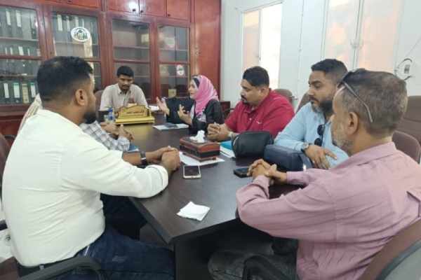 رئيسة الاتحاد العام لنقابات عمال العاصمة عدن تلتقي بقيادات الحركة المدنية والحقوقية رئيسة الاتحاد العام لنقابات عمال العاصمة عدن تلتقي بقيادات الحركة المدنية والحقوقية